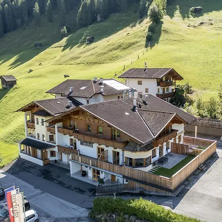 In Stubaital Near Lift نيوستيف ام ستوبيتا